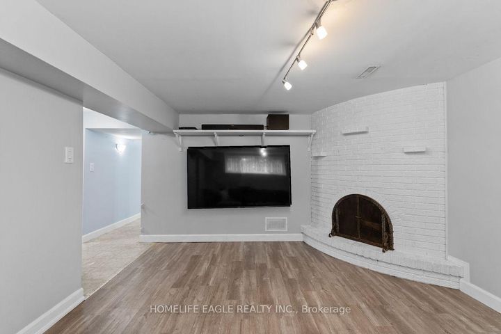 Photo 19 at 14 Lee Avenue, Bradford, Bradford West Gwillimbury