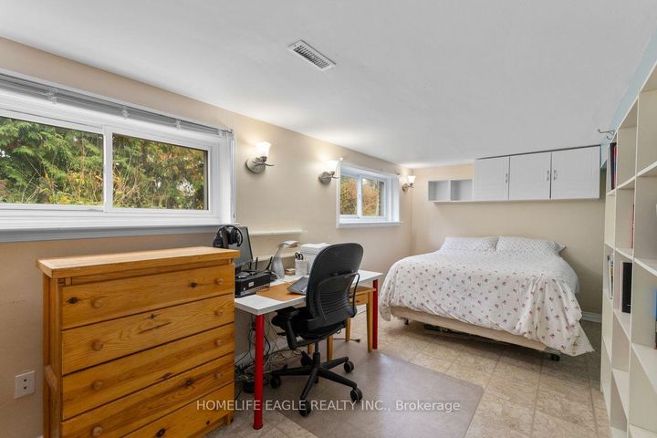 Photo 20 at 14 Lee Avenue, Bradford, Bradford West Gwillimbury