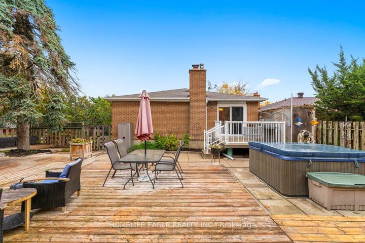 Photo 23 at 14 Lee Avenue, Bradford, Bradford West Gwillimbury