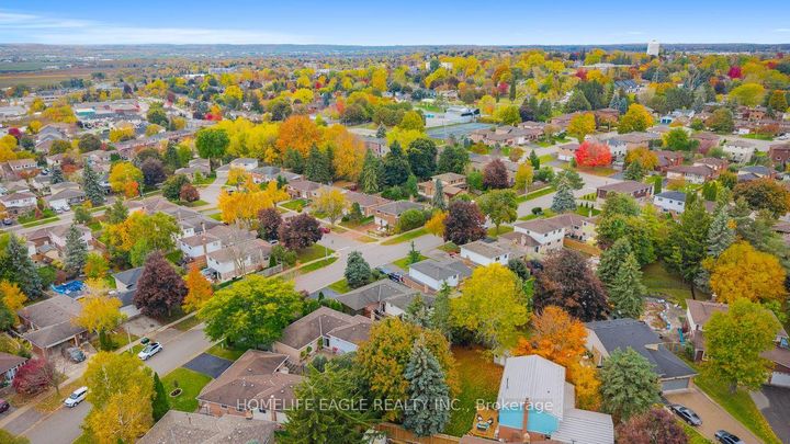 Photo 24 at 14 Lee Avenue, Bradford, Bradford West Gwillimbury