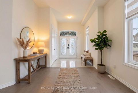 Photo 1 at 20 Morley Crescent, Rolling Acres, Whitby