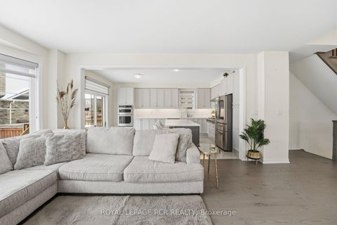 Photo 10 at 20 Morley Crescent, Rolling Acres, Whitby