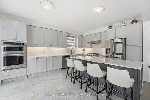 Photo 15 at 20 Morley Crescent, Rolling Acres, Whitby