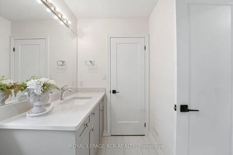 Photo 33 at 20 Morley Crescent, Rolling Acres, Whitby