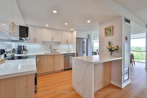 Photo 10 at 802 - 30 Harding Boulevard W, North Richvale, Richmond Hill