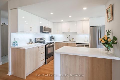 Photo 12 at 802 - 30 Harding Boulevard W, North Richvale, Richmond Hill