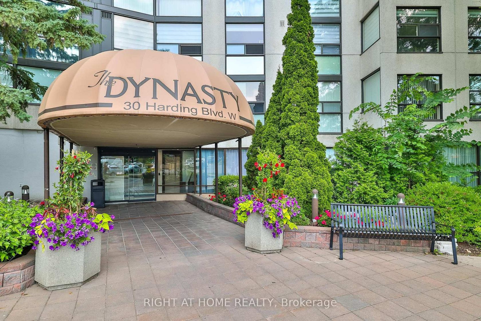 802 - 30 Harding Boulevard W, North Richvale, Richmond Hill by Loree Meneguzzi Real Estate 802 - 30 Harding Boulevard W, North Richvale, Richmond Hill