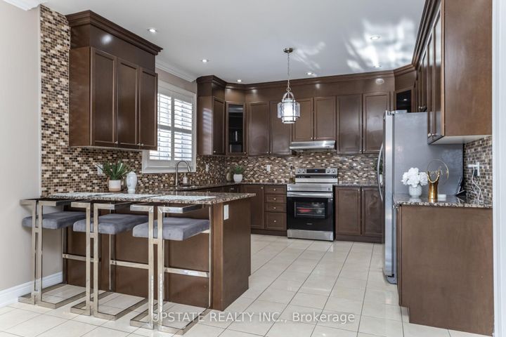 Photo 18 at 24 Haywood Drive, Credit Valley, Brampton