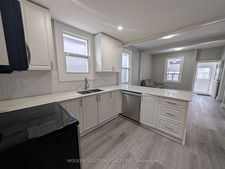 Photo 5 at 266 Beach Road, Crown Point, Hamilton