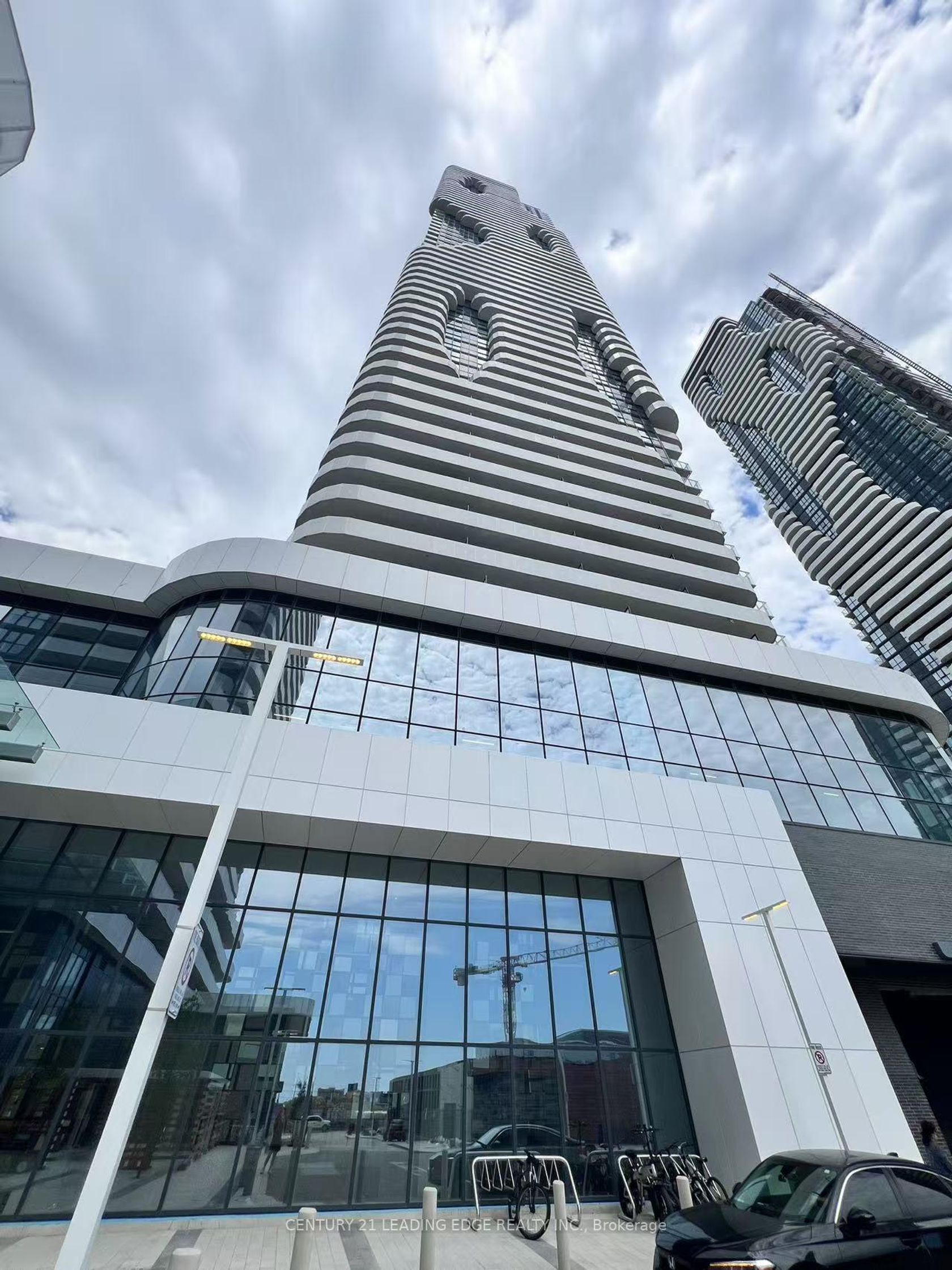 5609 - 225 Commerce Street, Vaughan Corporate Centre, Vaughan by Loree Meneguzzi Real Estate 5609 - 225 Commerce Street, Vaughan Corporate Centre, Vaughan