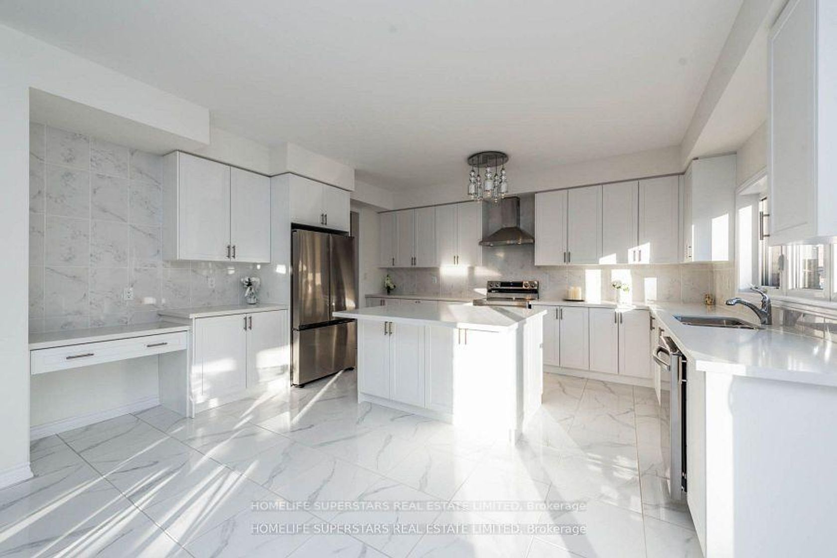 1121 Cole Street, Alcona, Innisfil photo number 2