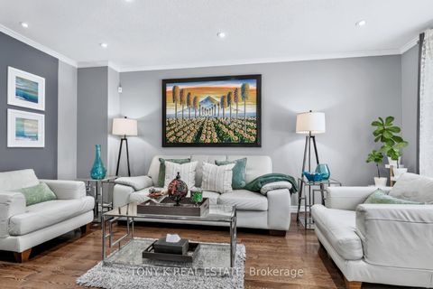 Photo 2 at 37 - 90 Crockamhill Drive, Agincourt North, Toronto