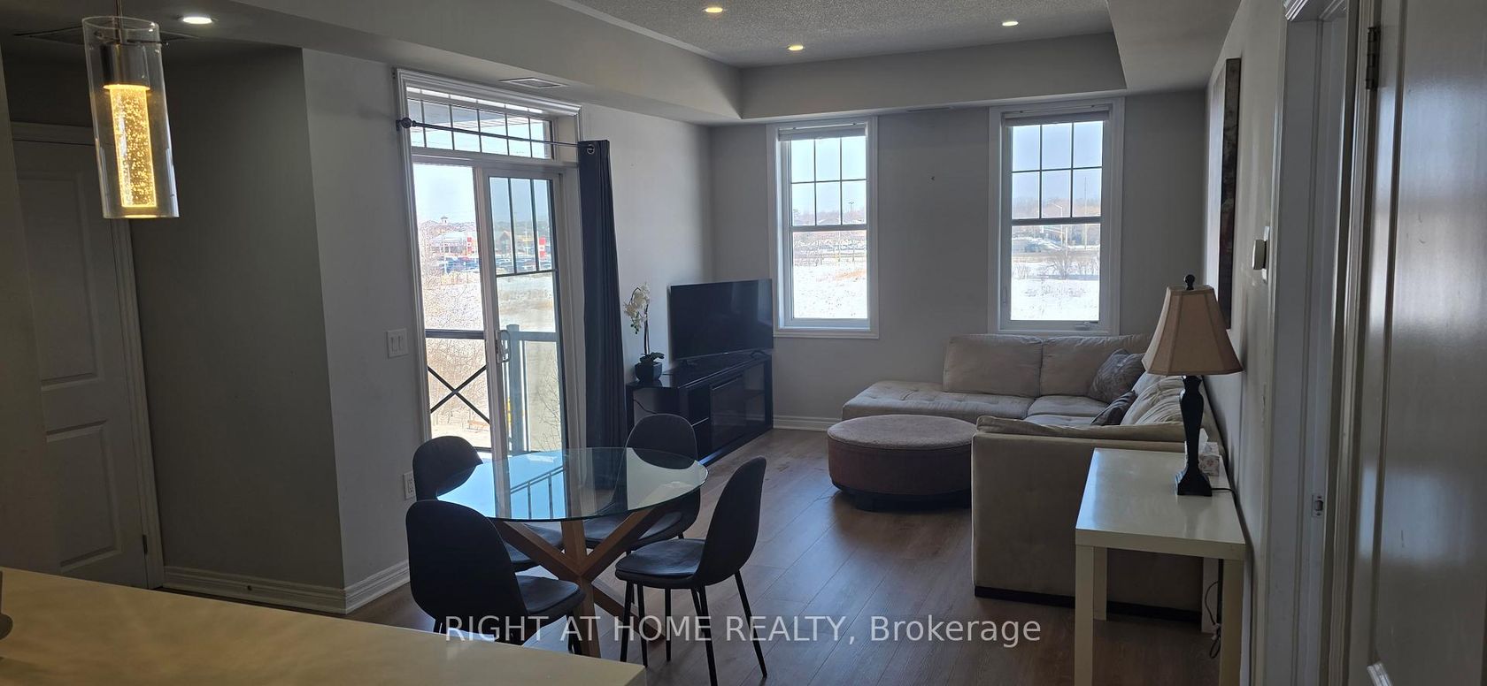 301 - 272 Georgian Drive, RO River Oaks, Oakville 