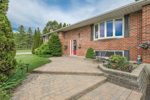 Photo 7 at 14 Anchor Court, Holland Landing, East Gwillimbury