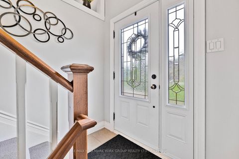 Photo 8 at 14 Anchor Court, Holland Landing, East Gwillimbury