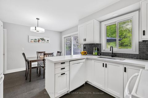 Photo 17 at 14 Anchor Court, Holland Landing, East Gwillimbury