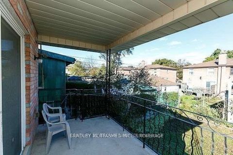 Photo 6 at 45 Edinborough Court, Smythe, Toronto