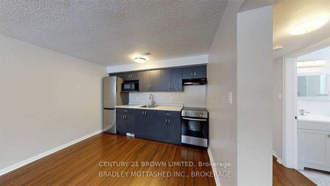 Photo 23 at 45 Edinborough Court, Smythe, Toronto