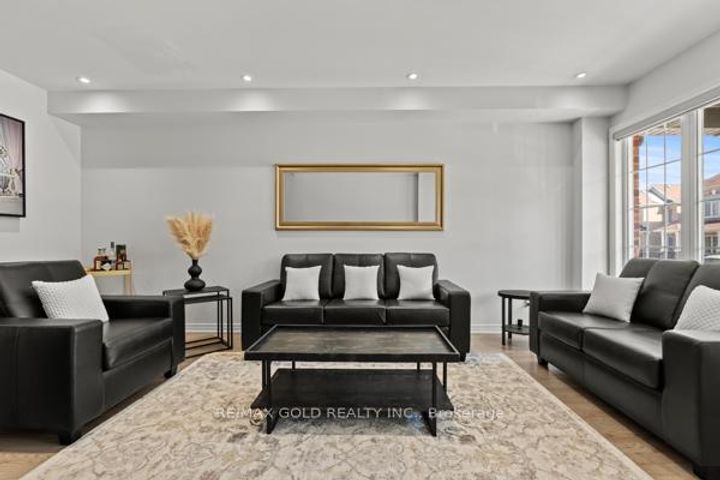 Photo 7 at 59 Folgate Crescent, Wellington North, Brampton