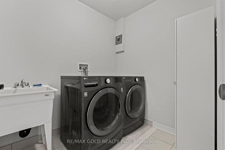 Photo 25 at 59 Folgate Crescent, Wellington North, Brampton