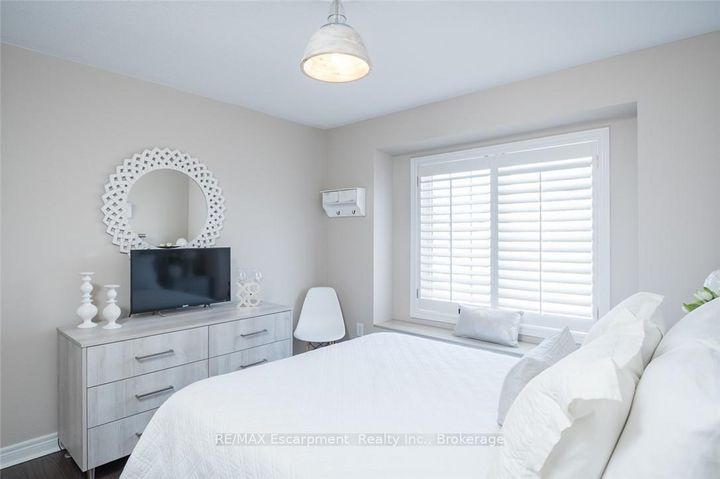 Photo 31 at 2454 Longridge Crescent, RO River Oaks, Oakville