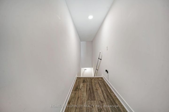 Photo 9 at 712 - 1131 Cooke Boulevard, LaSalle, Burlington