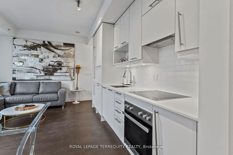 Photo 10 at 1201 - 199 Richmond Street W, Waterfront Communities C1, Toronto