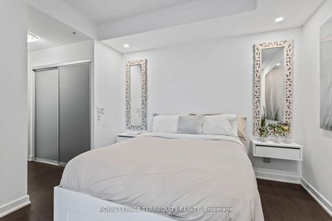 Photo 14 at 1201 - 199 Richmond Street W, Waterfront Communities C1, Toronto