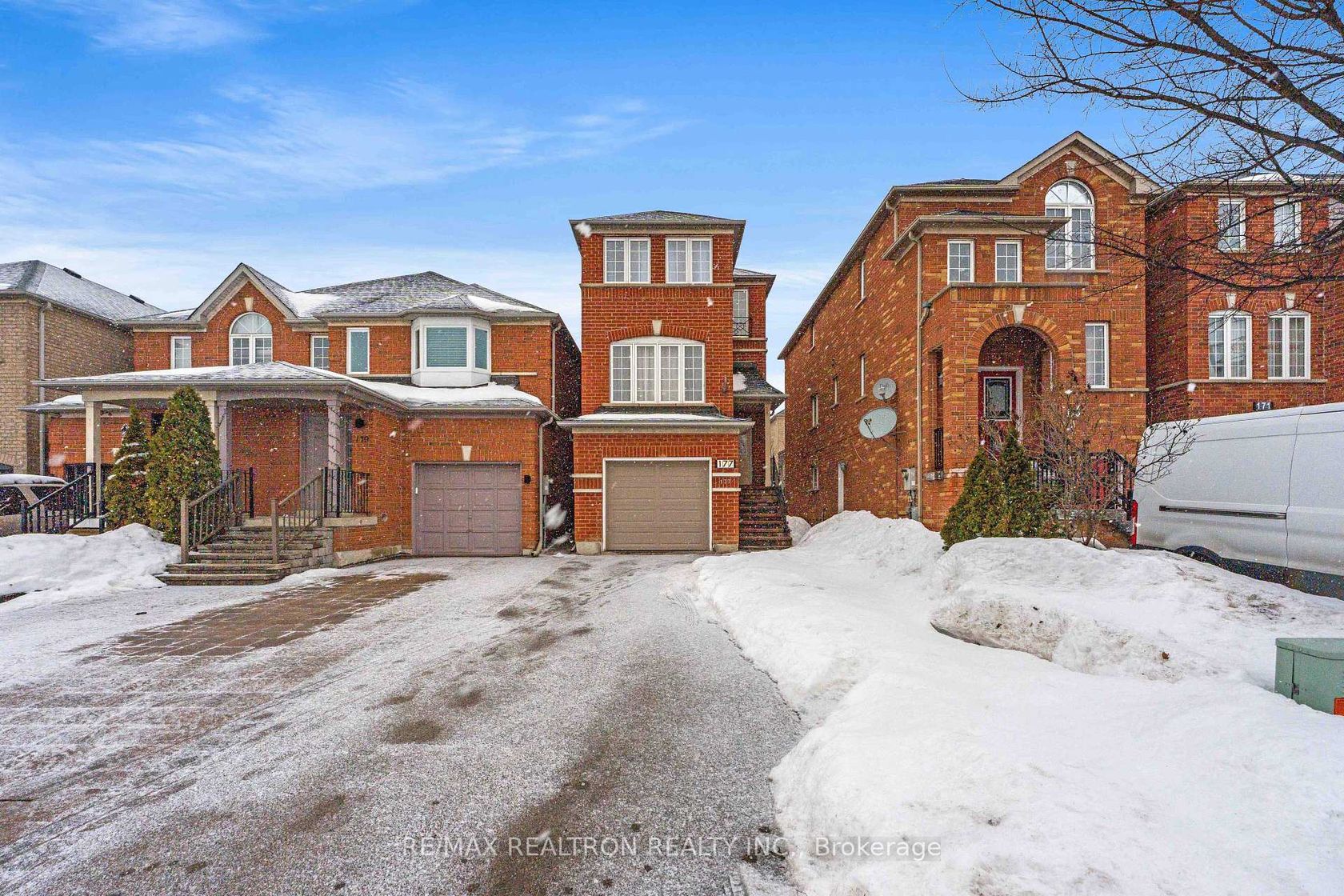 177 Sassafras Circle, Patterson, Vaughan photo number 2