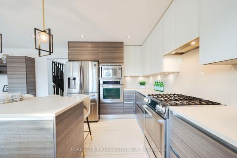 Photo 7 at 211 Franklin Avenue, Yorkhill, Vaughan