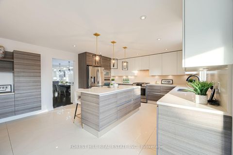 Photo 8 at 211 Franklin Avenue, Yorkhill, Vaughan