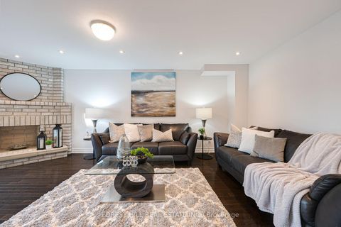 Photo 14 at 211 Franklin Avenue, Yorkhill, Vaughan