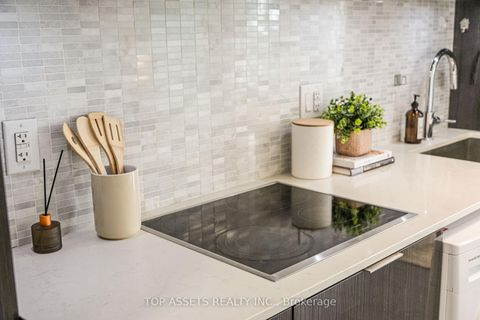 Photo 8 at 3006 - 318 Richmond Street W, Waterfront Communities C1, Toronto