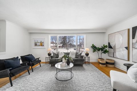 Photo 6 at 211 Newton Drive, Newtonbrook East, Toronto