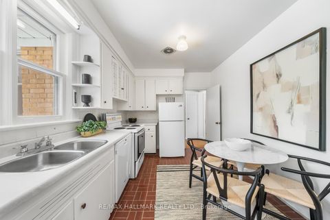 Photo 11 at 211 Newton Drive, Newtonbrook East, Toronto