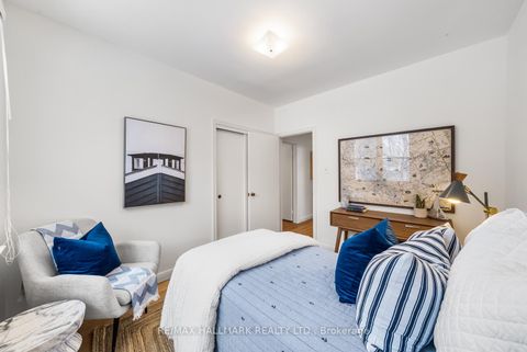 Photo 18 at 211 Newton Drive, Newtonbrook East, Toronto