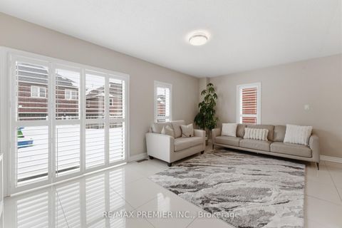 Photo 7 at 58 Martini Drive, Rouge Woods, Richmond Hill