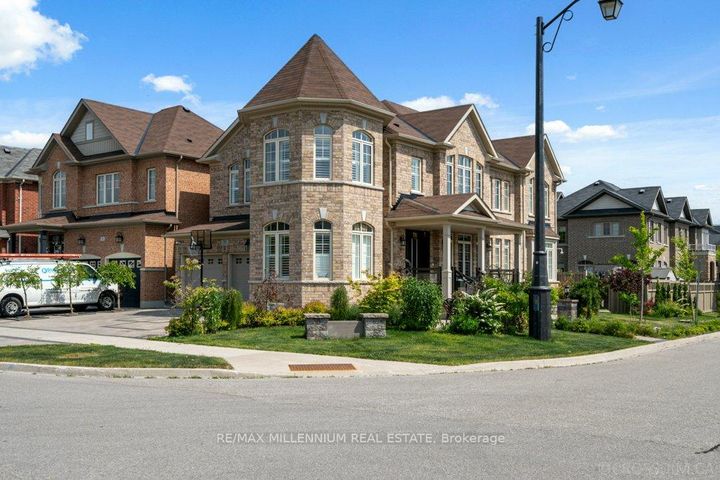 Photo 2 at 51 Kincardine Street, Kleinburg, Vaughan