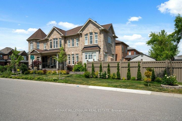Photo 3 at 51 Kincardine Street, Kleinburg, Vaughan