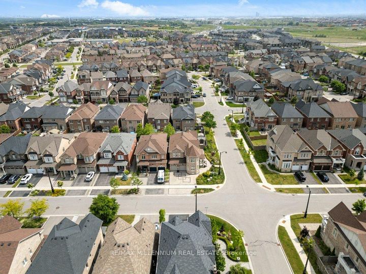 Photo 7 at 51 Kincardine Street, Kleinburg, Vaughan