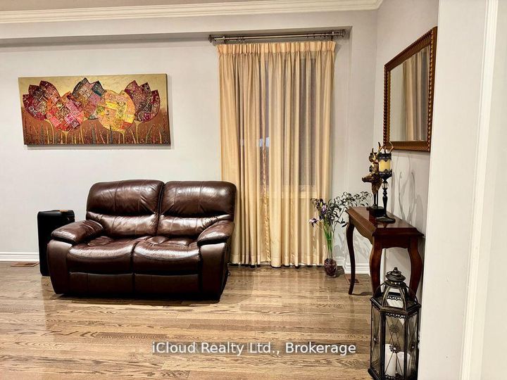 Photo 5 at 27 Tysonville Circle, Northwest Brampton, Brampton