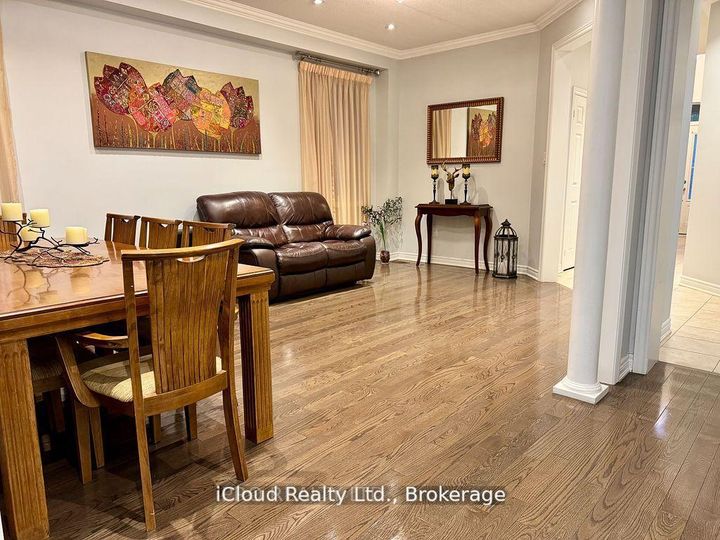 Photo 7 at 27 Tysonville Circle, Northwest Brampton, Brampton