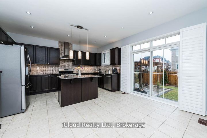Photo 13 at 27 Tysonville Circle, Northwest Brampton, Brampton