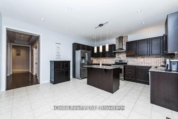 Photo 14 at 27 Tysonville Circle, Northwest Brampton, Brampton