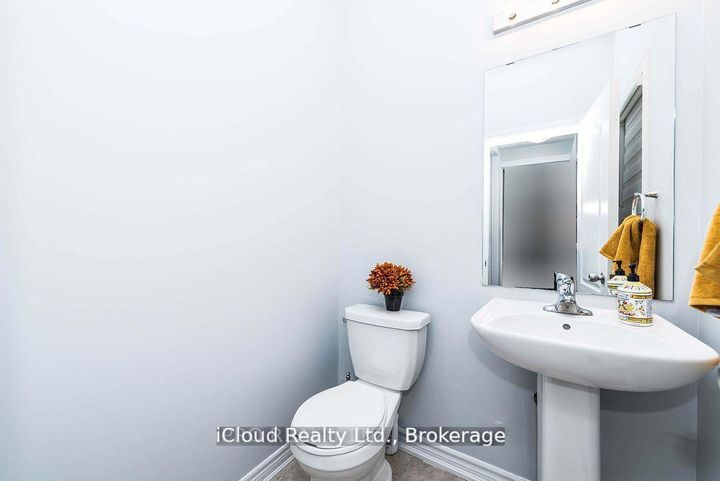 Photo 18 at 27 Tysonville Circle, Northwest Brampton, Brampton