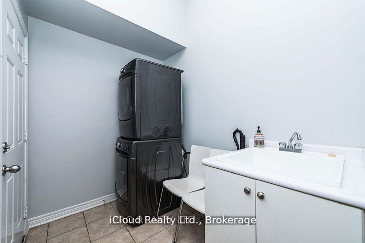 Photo 19 at 27 Tysonville Circle, Northwest Brampton, Brampton