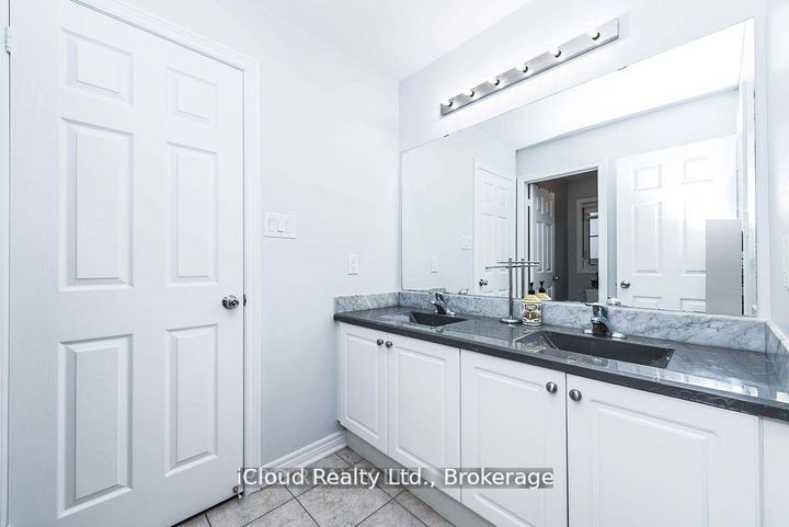 Photo 34 at 27 Tysonville Circle, Northwest Brampton, Brampton