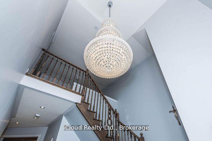 Photo 42 at 27 Tysonville Circle, Northwest Brampton, Brampton