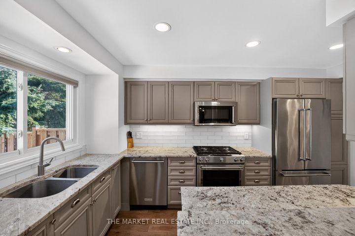 Photo 13 at 19 - 2920 Headon Forest Drive, Headon, Burlington