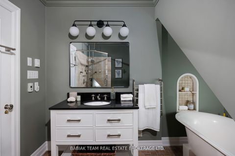 Photo 28 at 35 Baby Point Crescent, Lambton Baby Point, Toronto